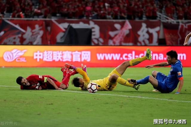 布里奇斯上半场表现出色，助太阳微弱领先勇士